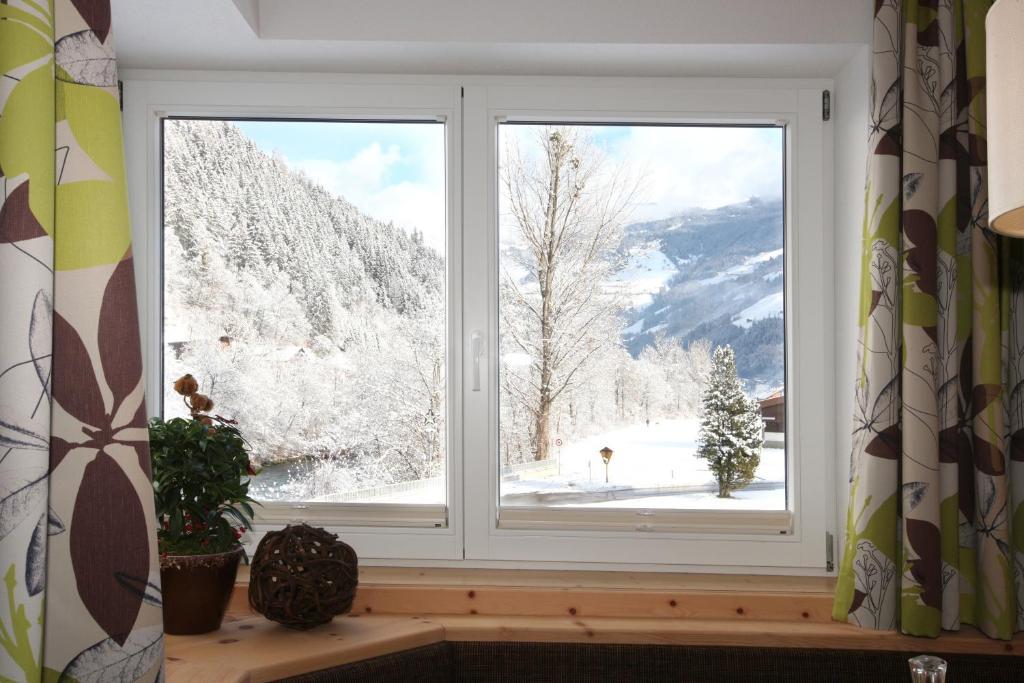 Appartements Alpenkristall Zell am Ziller Room photo